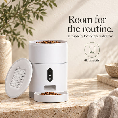 4L dry food hopper with wide opening